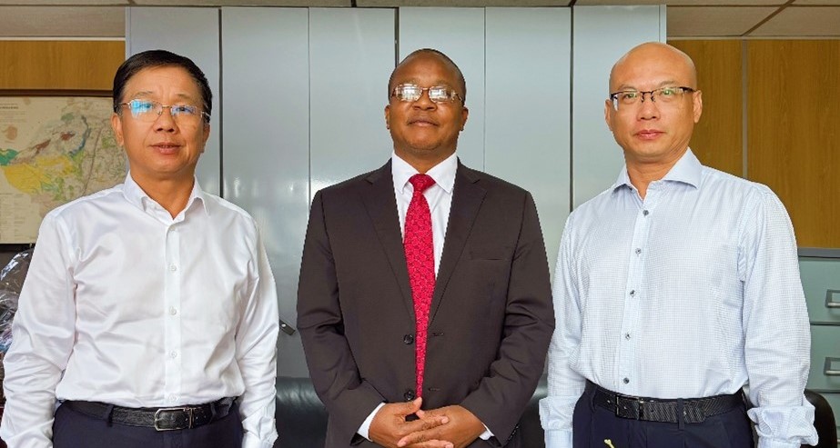 集團(tuán)董事長(zhǎng)王平衛(wèi)拜會(huì)津巴布韋新任礦業(yè)部長(zhǎng)波萊特&middot;坎巴穆拉